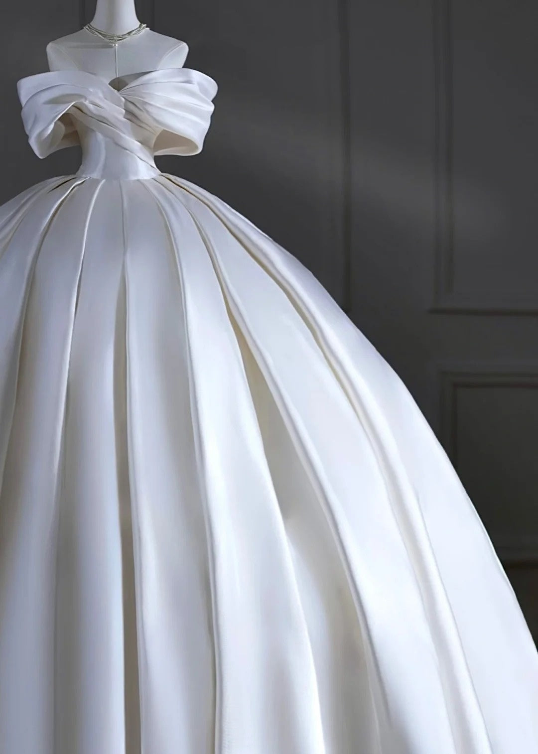 Timeless Wedding Dresses Ball Gown Off The Shoulder Satin Pleated Brides Dress Court Train Fitted Long Bridal Gowns AB2524