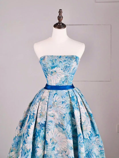 Wunderschönes, trägerloses, langes Ballkleid aus blauem Satin mit Blumenmuster – Inspiration für formelle Anlässe und Abendgarderobe N241