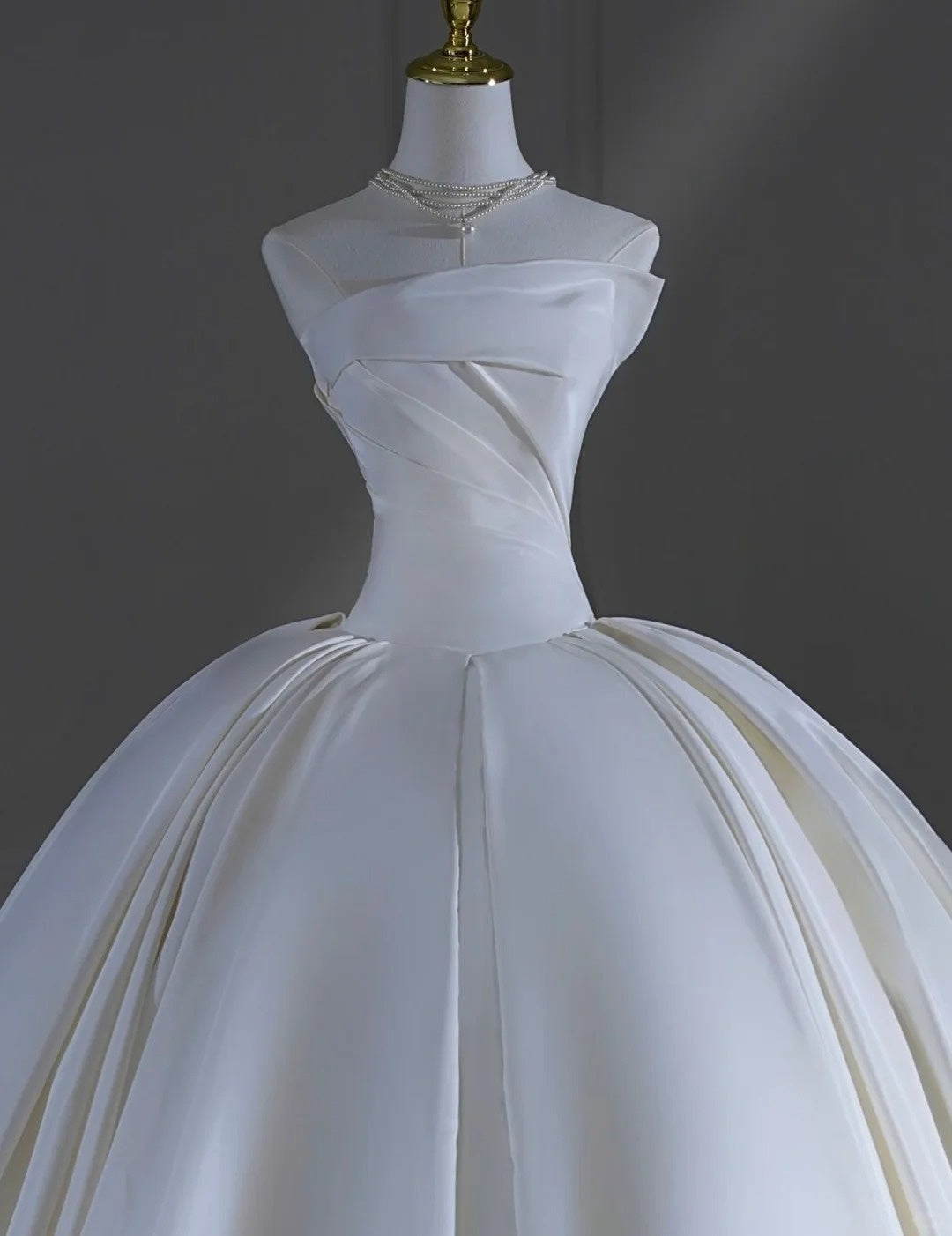 Robe de mariée intemporelle, robe de bal bustier en satin plissé, robe de mariée longue cintrée avec traîne, AB2528