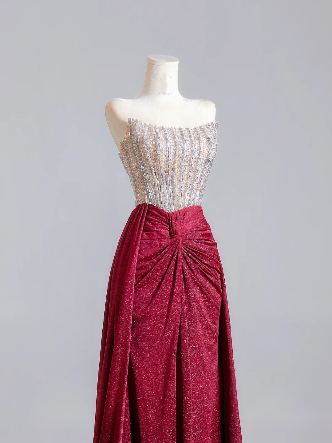 Robe de bal longue bordeaux à paillettes, sans bretelles, fourreau scintillant, idéale pour un 18e anniversaire (N343)