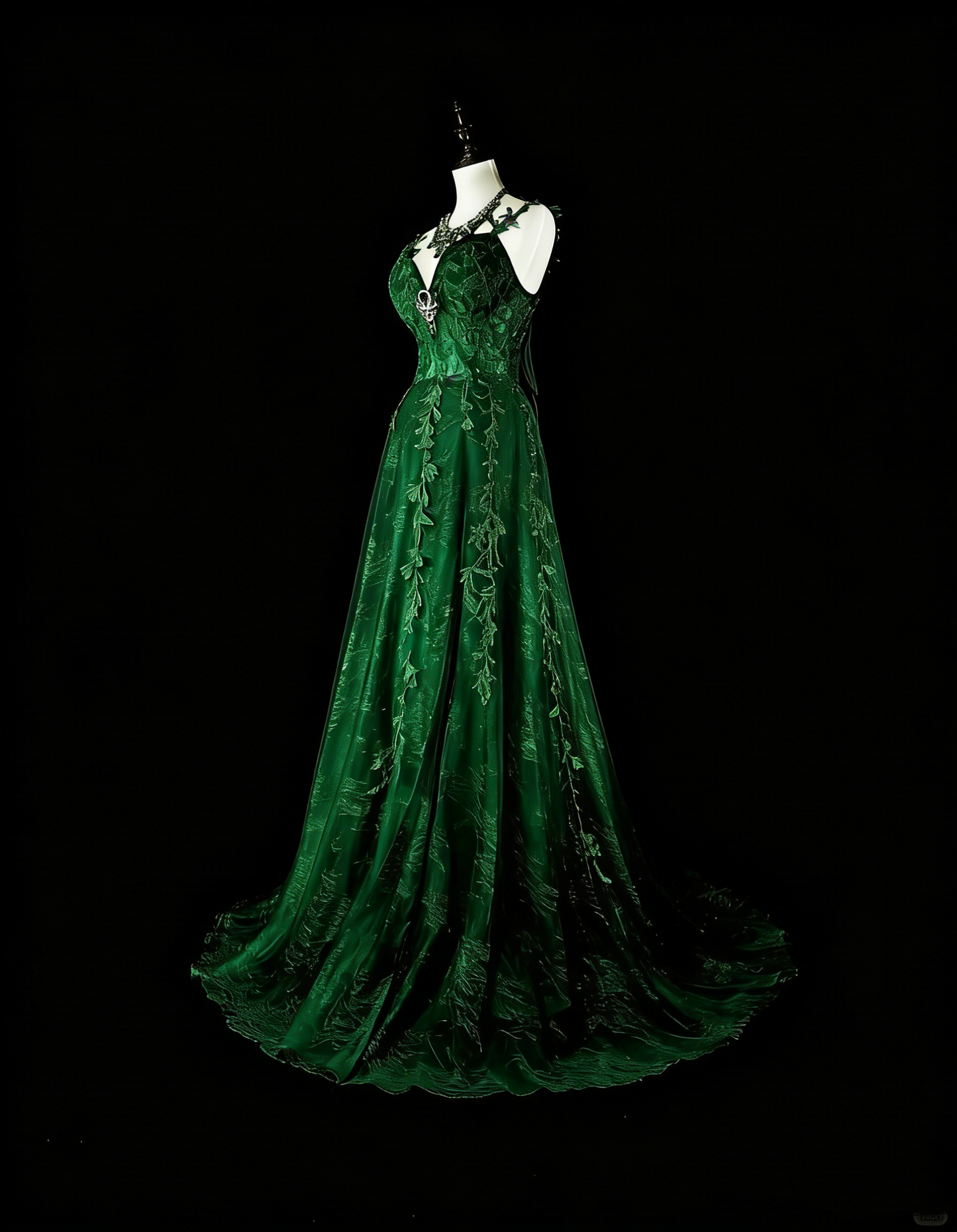 Schlichtes, langes A-Linien-Abendkleid mit Spaghettiträgern aus dunkelgrünem Tüll und Applikationen, Modell N1847