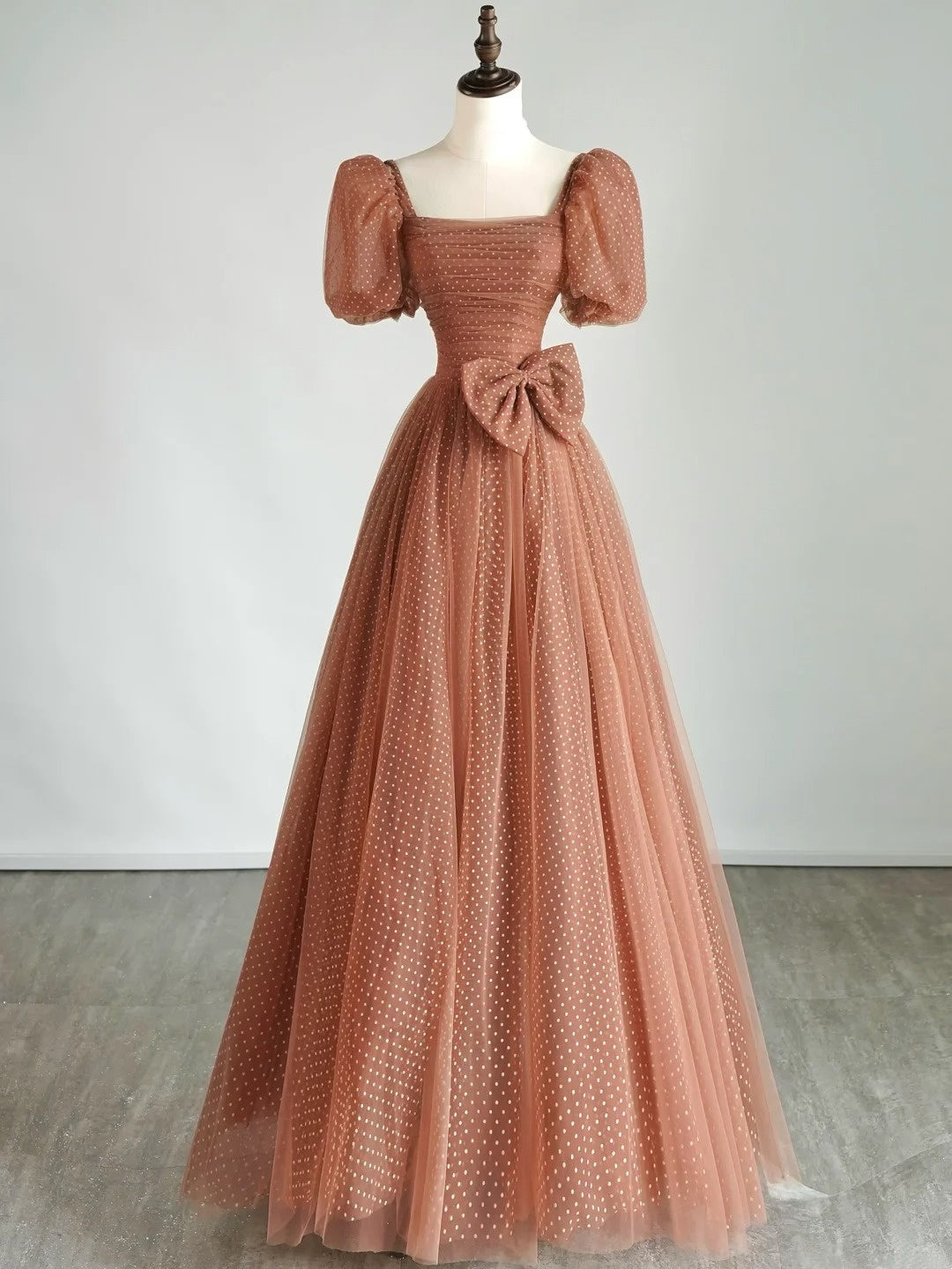 Robe de bal modeste en tulle à pois, col carré et coupe trapèze, inspiration robe de princesse N765