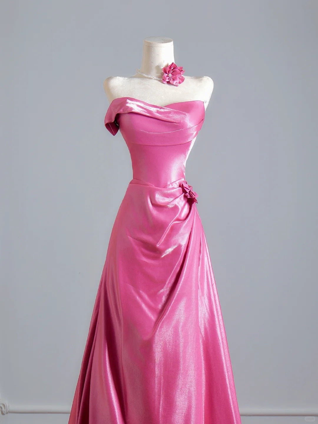 Robe de bal longue rose intemporelle, bustier et froncée, coupe trapèze. Inspiration robe de soirée, robe de bal N305