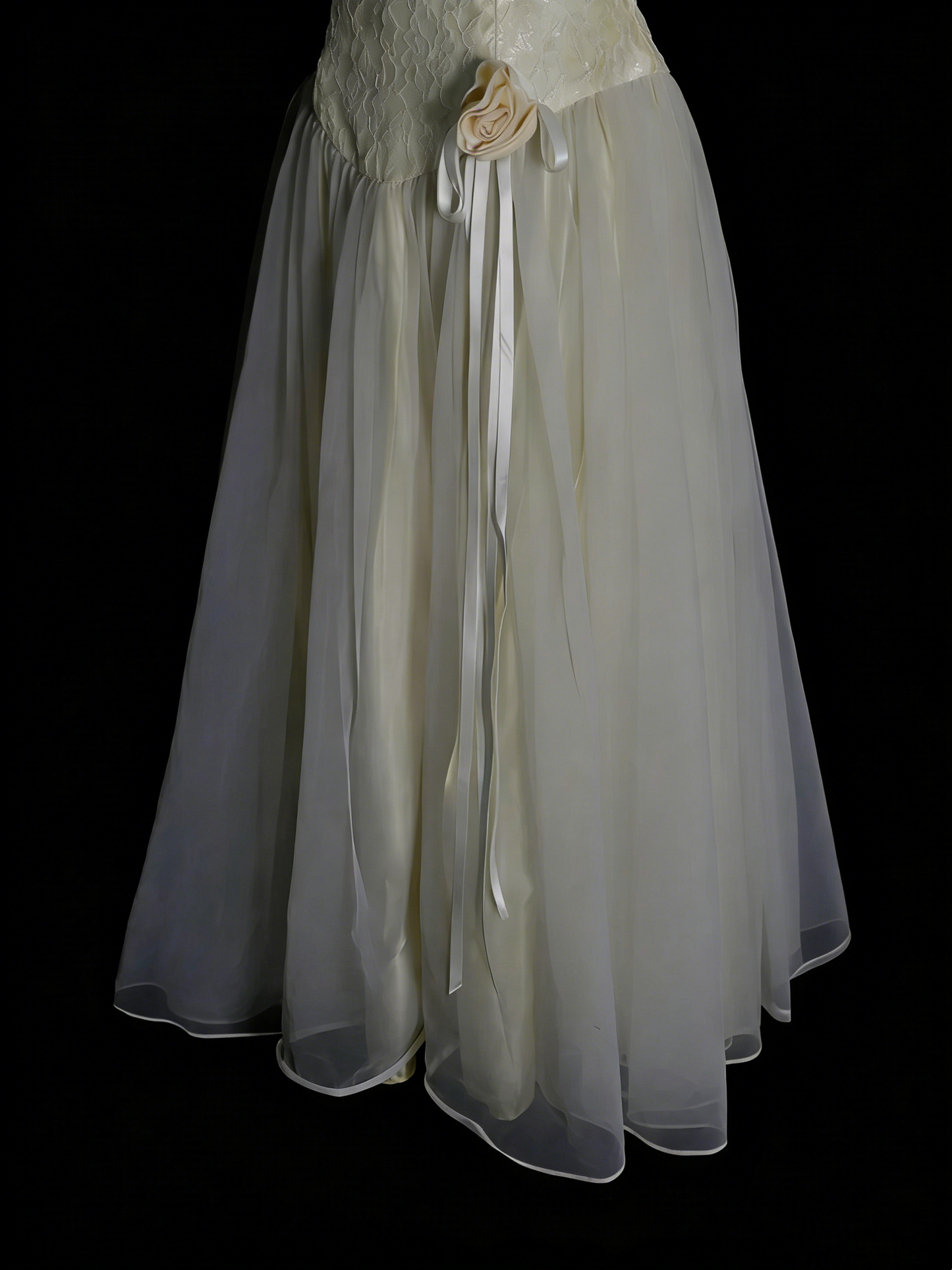 Robes de mariée simples ligne A décolleté cœur longueur thé dentelle robe de mariée ajustée N2132