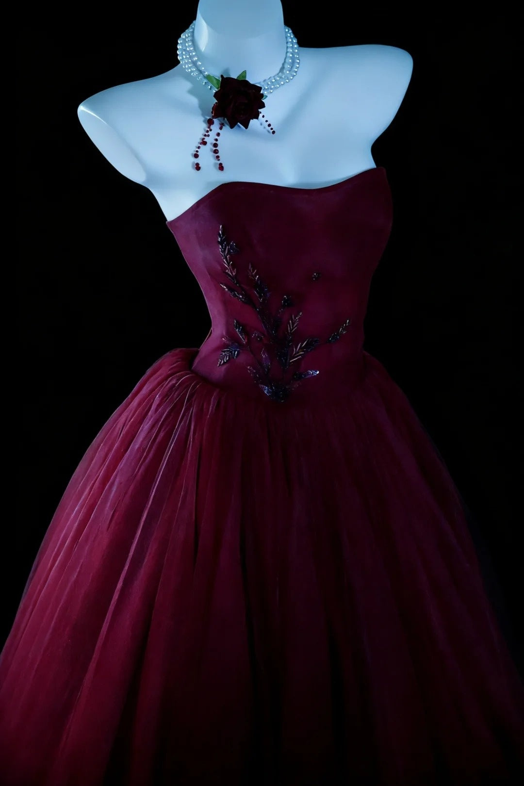 Modest Prom Dresses Ball Gown Sweetheart Burgundy Tulle With Beads Long Quince Dress N2962