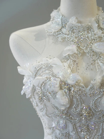 Robe de mariée classique à col montant, ornée de cristaux et de sequins blancs, idéale pour l'été (N276)