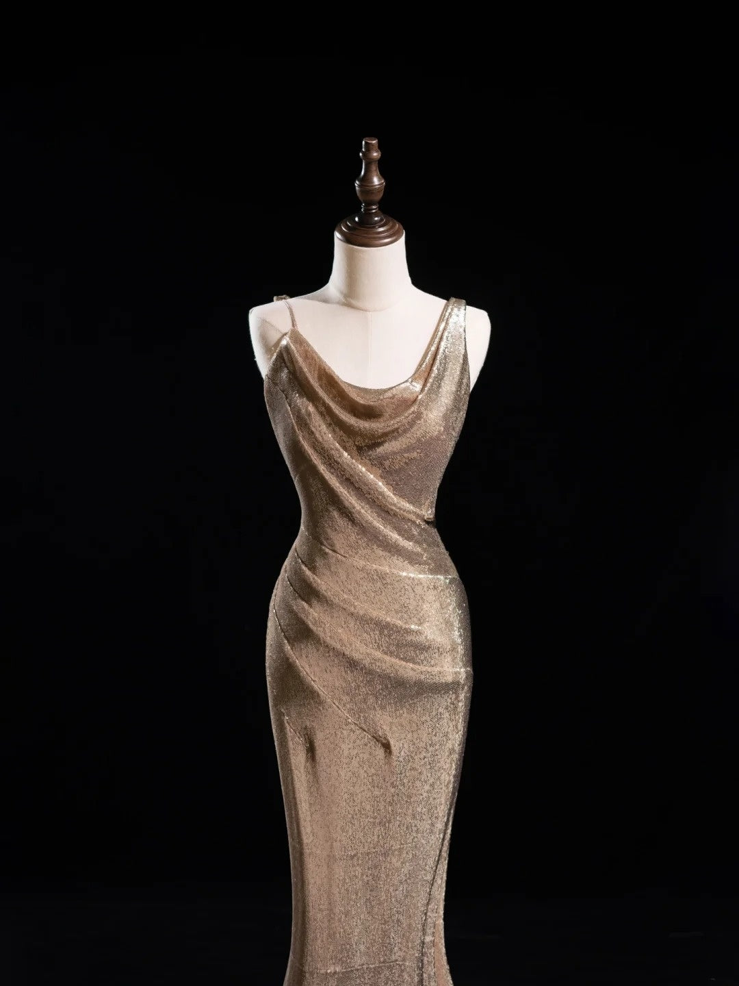 Robe de bal longue sirène à paillettes et col asymétrique, sequins, couleur champagne, inspiration tenue de soirée N228