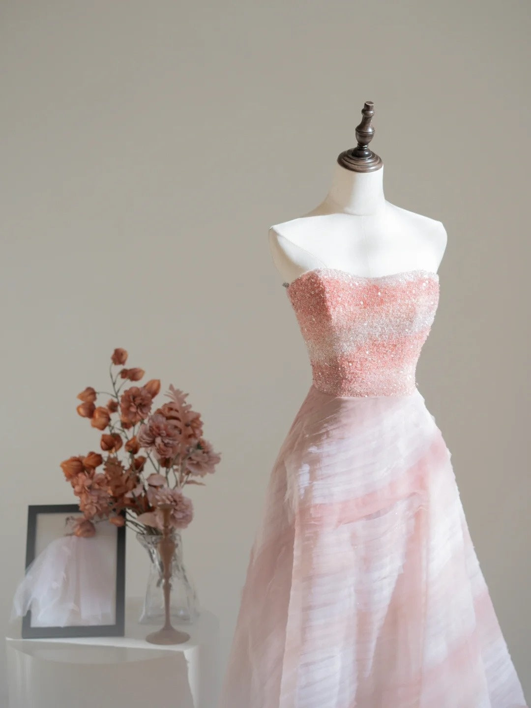 Robe de bal élégante sans bretelles en tulle rose ornée de cristaux et de perles, robe de soirée longue, tenue pour un 18e anniversaire, robe de remise de diplôme N233
