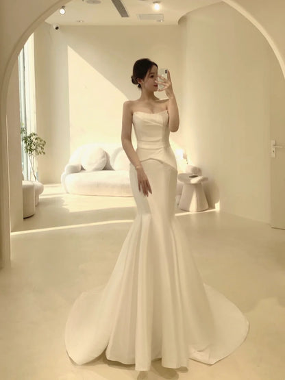 Robe de mariée élégante sirène bustier en satin blanc sans manches, coupe ajustée N232
