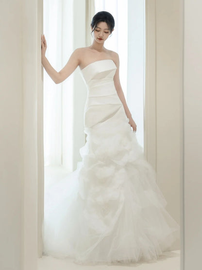Robe de mariée sirène blanche sans manches, sans bretelles, plissée, coupe ajustée N229