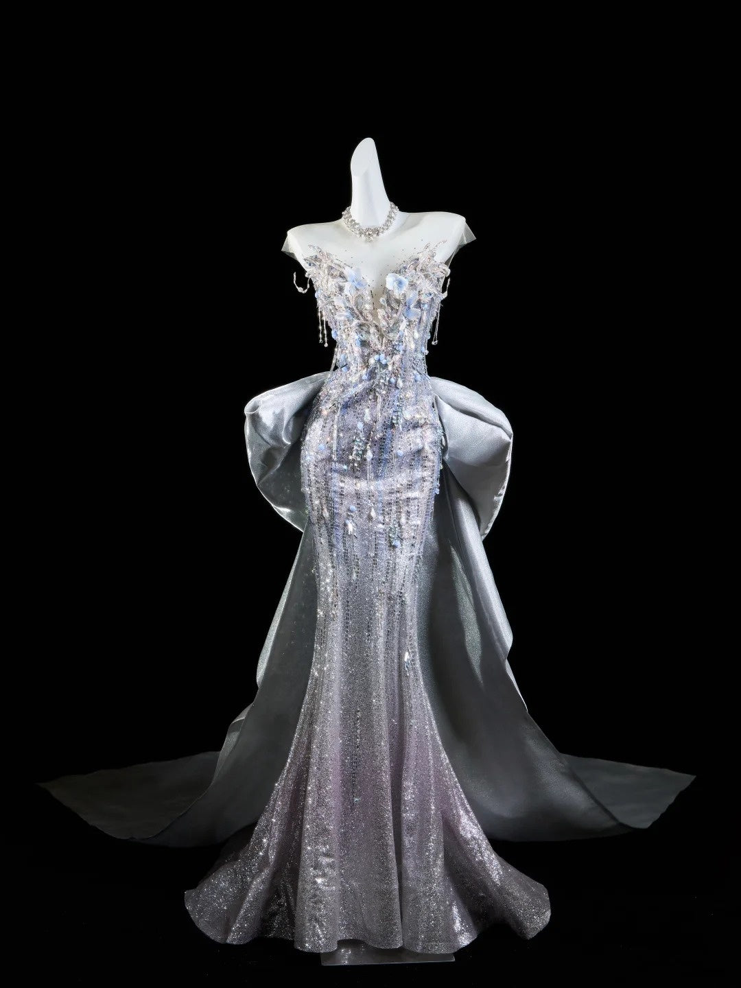 Robe de mariée sirène classique, décolleté cœur, sequins gris argentés et cristaux, robe de mariée N299