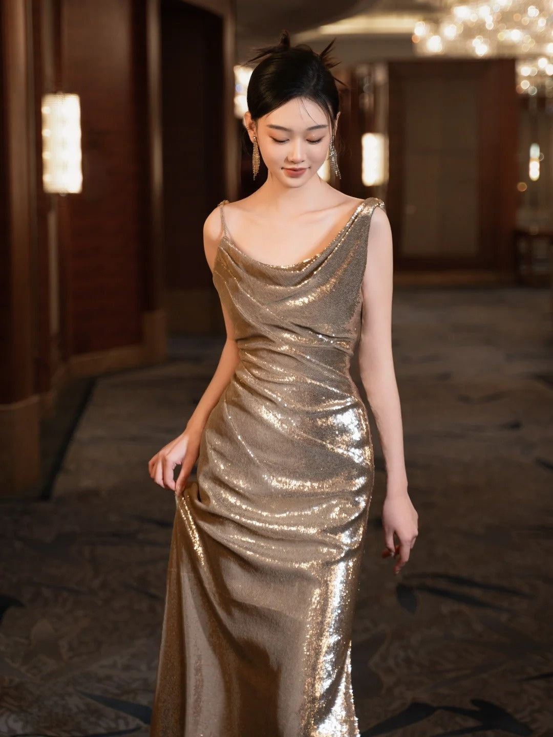 Robe de bal longue sirène à paillettes et col asymétrique, style champagne, inspiration tenue de soirée N232