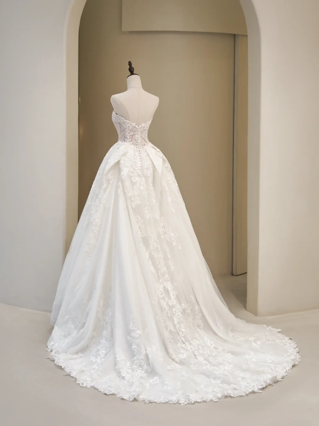 Robe de mariée élégante, robe de bal bustier en dentelle blanche sans manches, robe de mariée cintrée N231