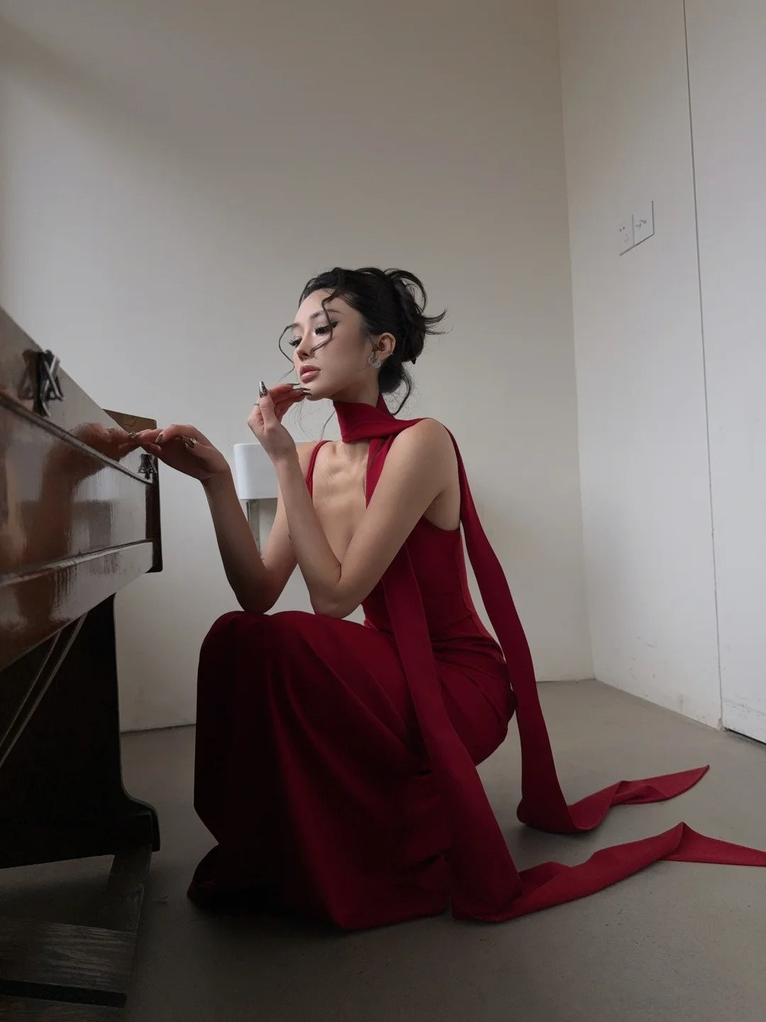 Robe de bal longue rouge vif à fines bretelles et foulard, style sirène, inspiration robe d'anniversaire robe de soirée formelle N464