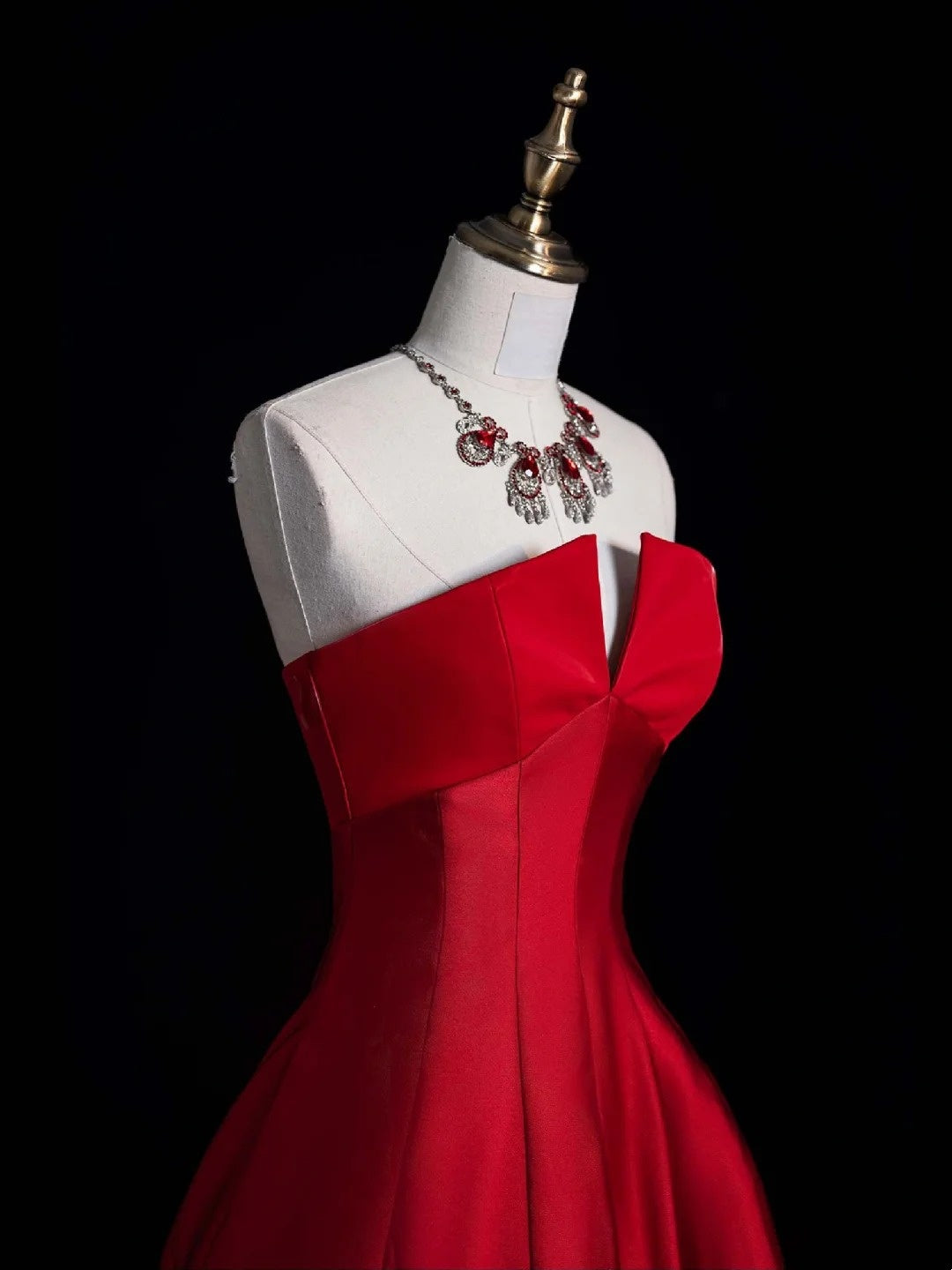 Robe de bal rouge bustier plissée à volants, longue, style semi-formel, référence N691
