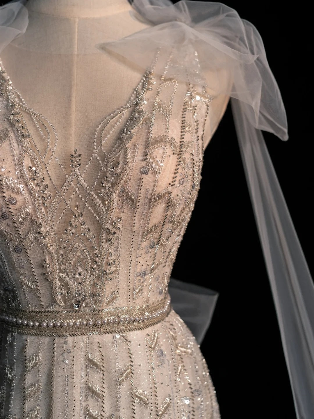 Robe de mariée sirène à paillettes ivoire, col en V, coupe ajustée, modèle N1353
