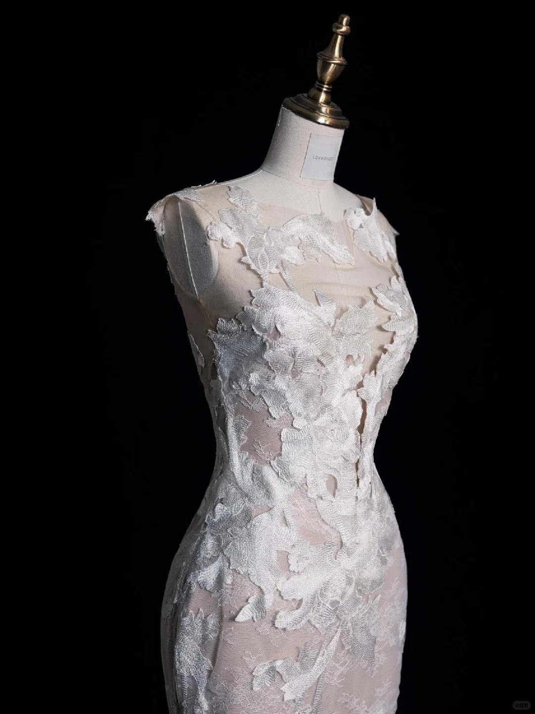 Modern Minimalist Mermaid Scoop White Lace With Buttons Long Brides Gown Bridal Dress Wedding Dresses Style RB6559