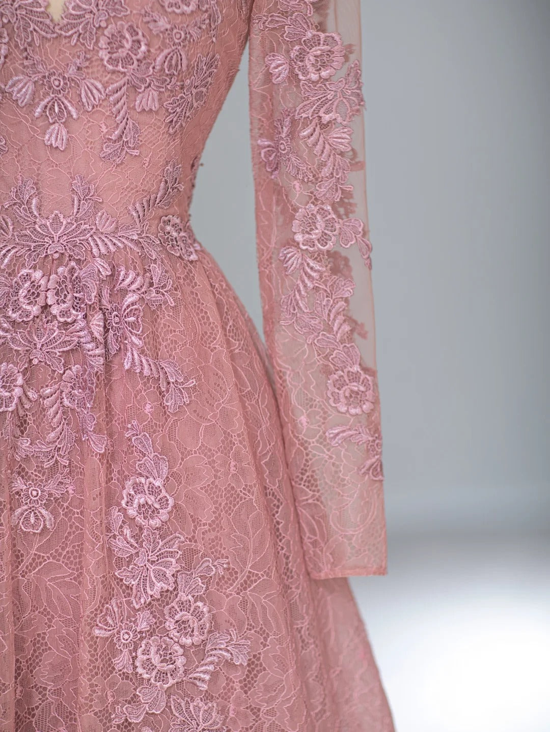 Élégante Robe de Bal Rose Coupe A, Col Rond, Manches Longues, Longueur Thé, Inspiration Tenues de Soirée RB4002