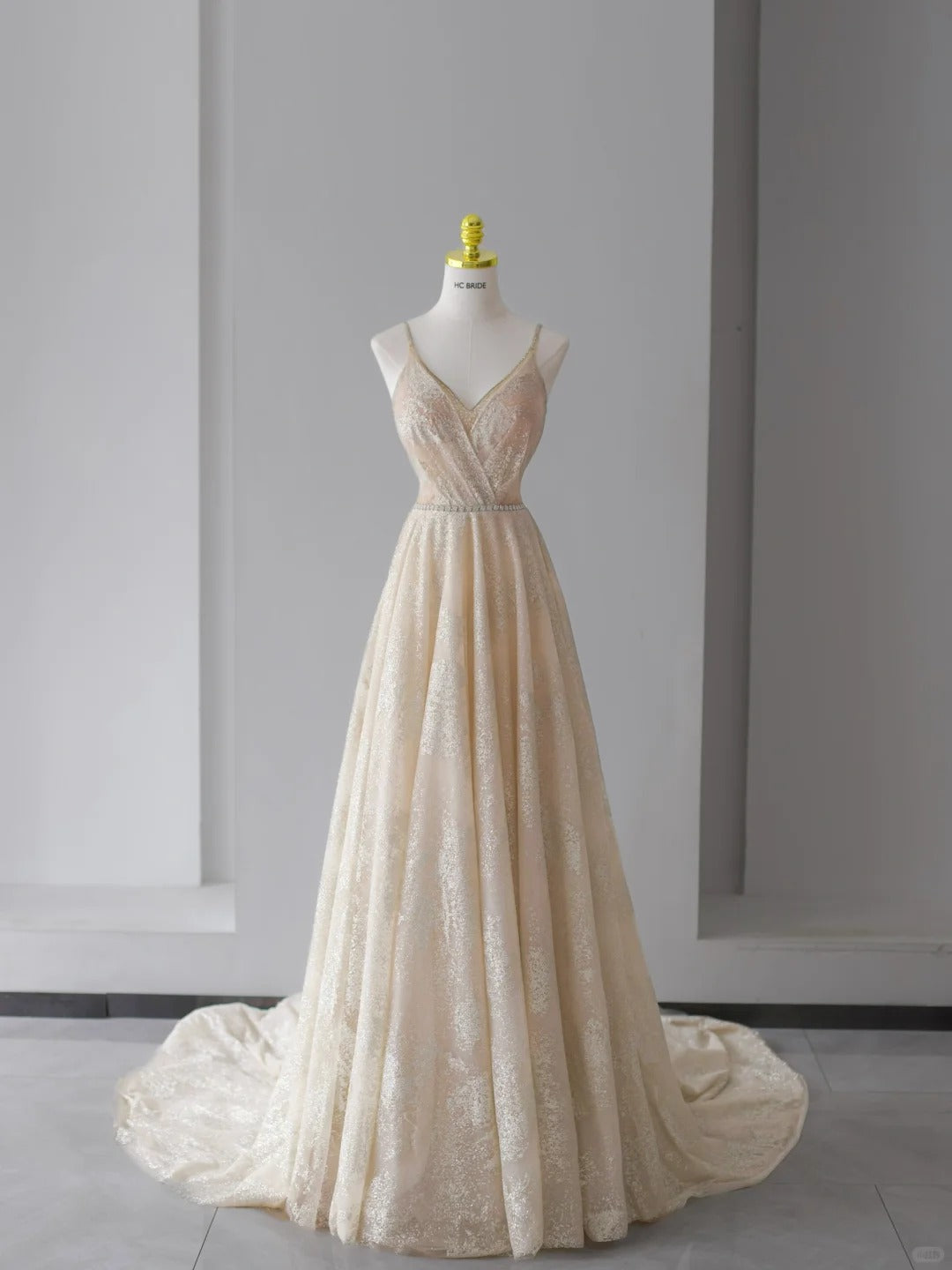 Bescheidene Ballkleider A Linie Spaghettiträger Pailletten Champagner Abend Lang Abend Partykleid N3087
