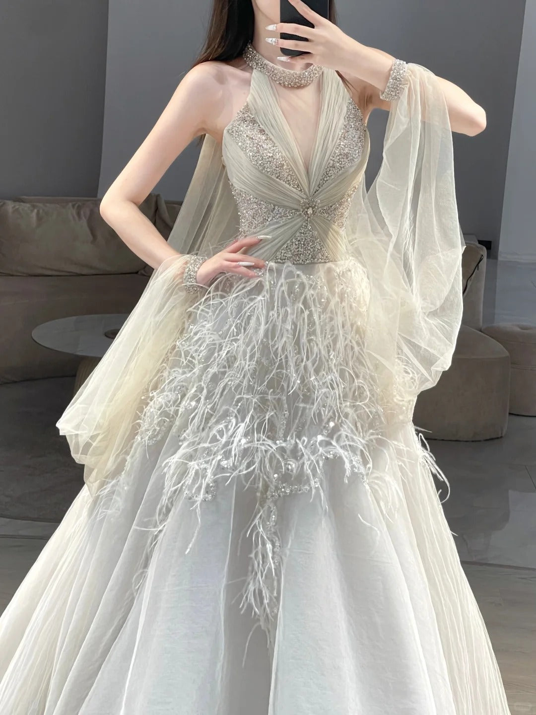 Wunderschöne Ballkleider für den Abschlussball, Neckholder, Tüll mit Perlen und Federn, langes Abendkleid N2927