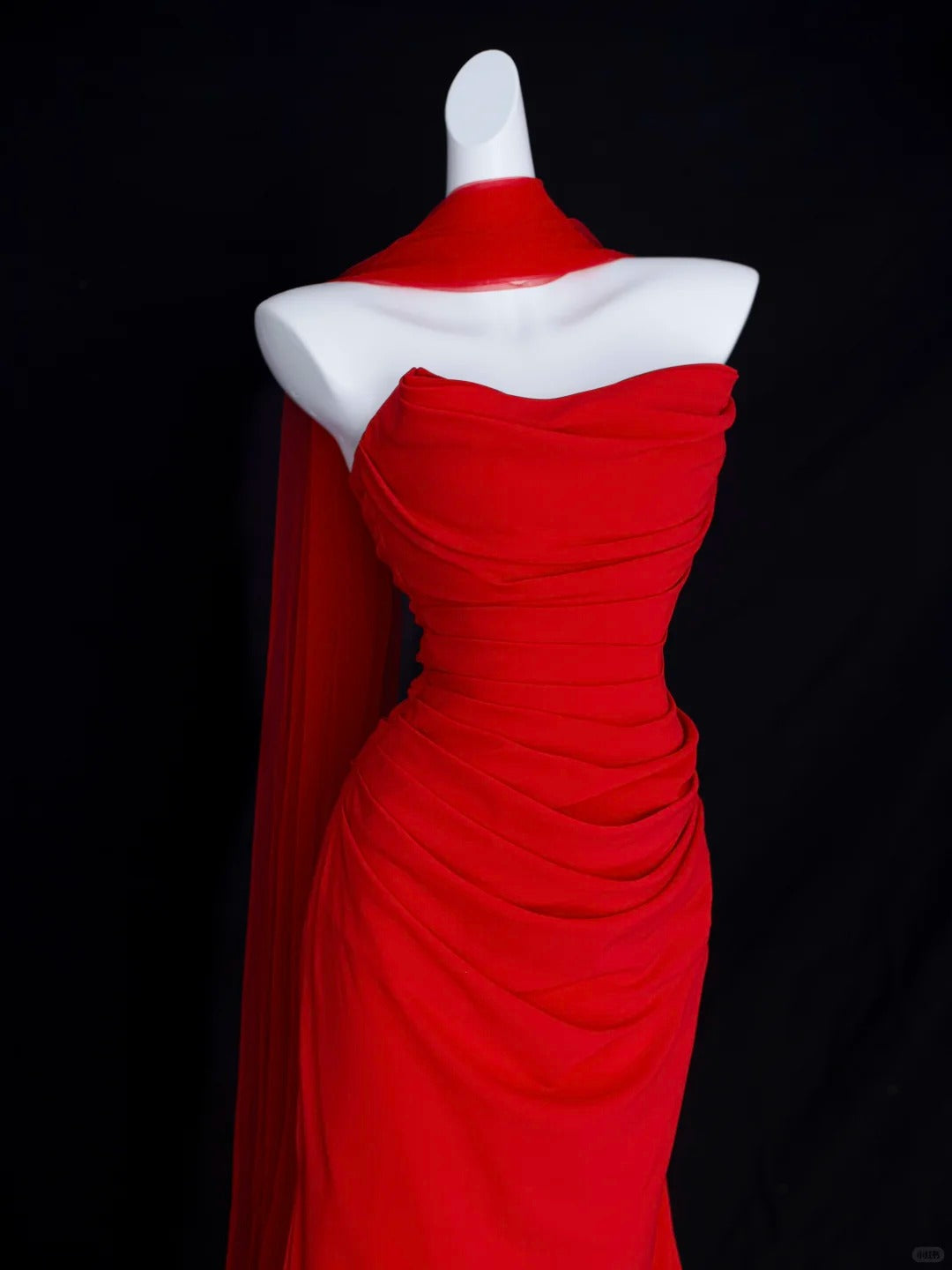 Robe de soirée longue de bal de promo en tulle rouge bustier sirène romantique avec écharpe N2827