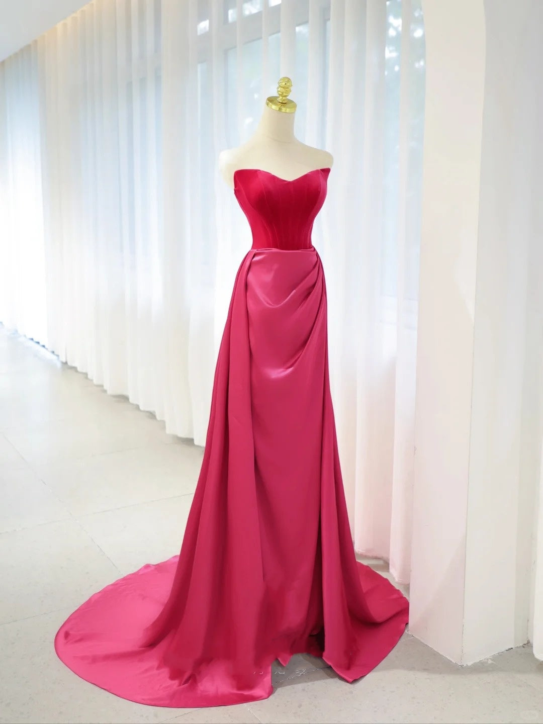 Belles robes de bal sirène bustier en satin rose vif avec longue robe de soirée plissée N2934