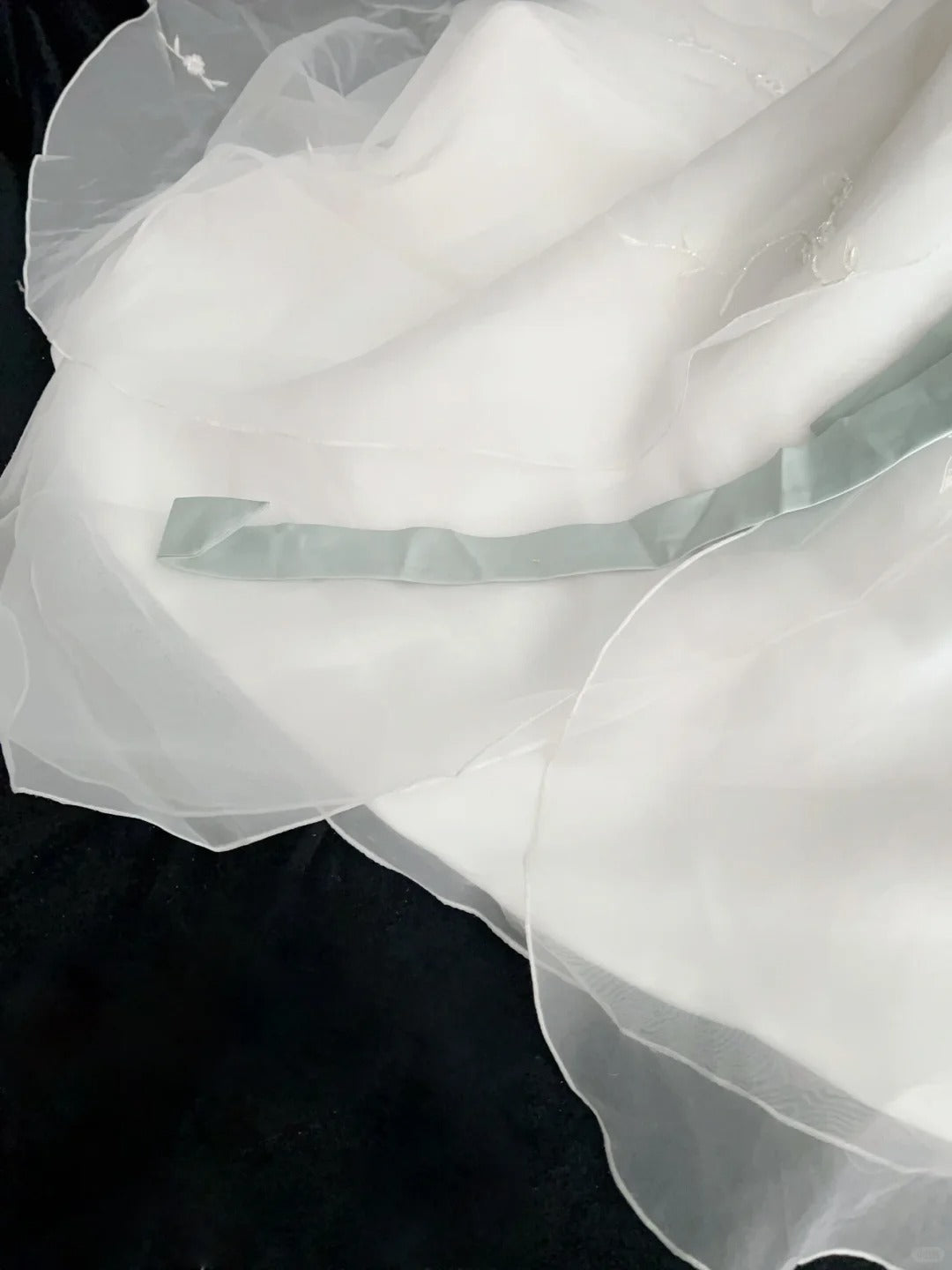 Einzigartige Hochzeitskleider A-Linie Trägerlos Weiß mit Perlen Sommergarten Langes Brautkleid N3676