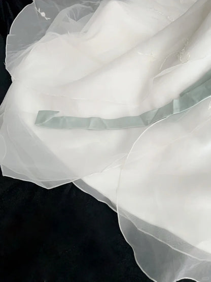 Einzigartige Hochzeitskleider A-Linie Trägerlos Weiß mit Perlen Sommergarten Langes Brautkleid N3676