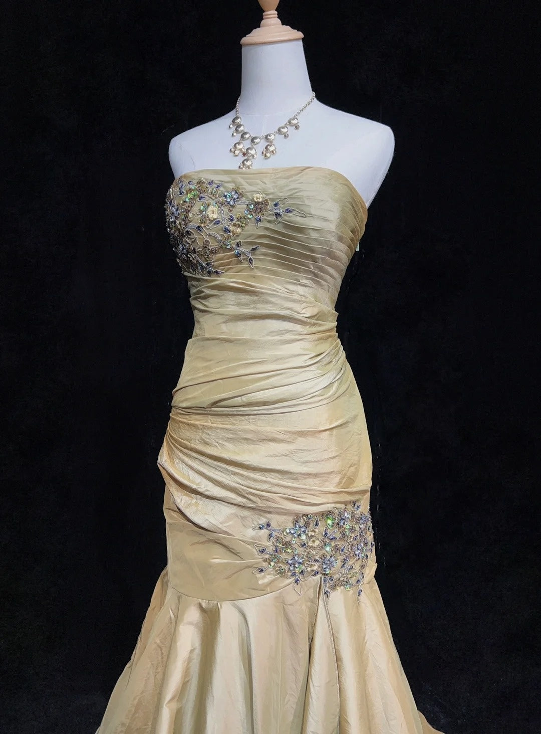 Bescheidene Abschlussballkleider Meerjungfrau Sweetheart Gold Taft Ärmellos Lange Formelle Abendoutfits N3640