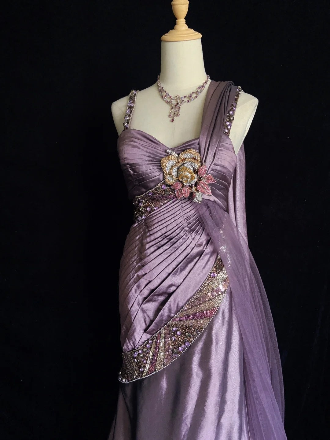 Inspiration Robes de bal vintage Sirène Bretelles fines Satin violet Années 90 avec Robes de soirée perlées N3350