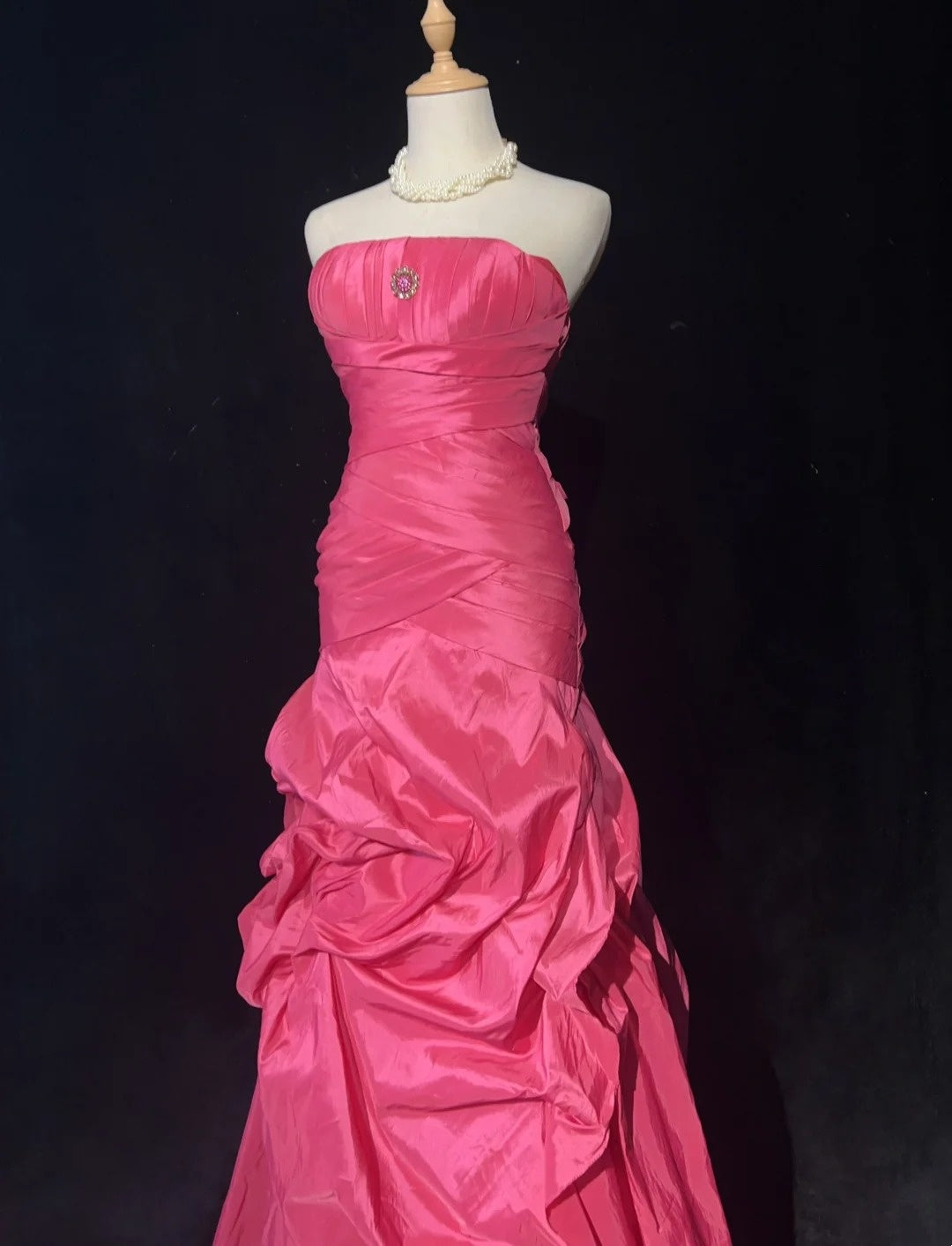 Vintage Abschlussballkleider Meerjungfrau Trägerlos Hot Pink Satin Mit Gestuften Lagen 90er Langes Abendkleid N2915