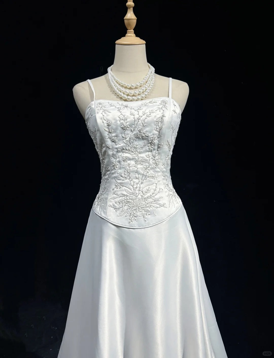 Vintage A line Spaghetti Strap Satin With Beads Sleeveless White Long Wedding Dresses RB3955