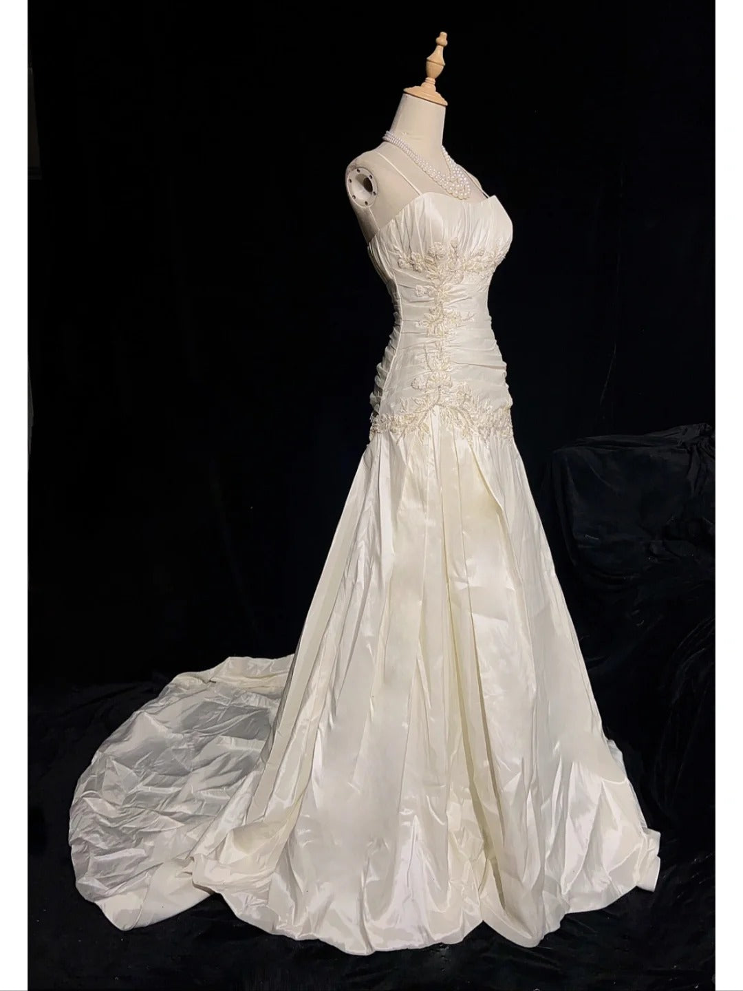 Einzigartige Brautkleider Meerjungfrau Spaghettiträger Elfenbein Mit Rüschen Spitze Langes Brautkleid N3624