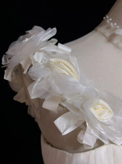 Robes de mariée intemporelles fourreau asymétrique une épaule organza blanc avec courte robe de mariée à volants N3005