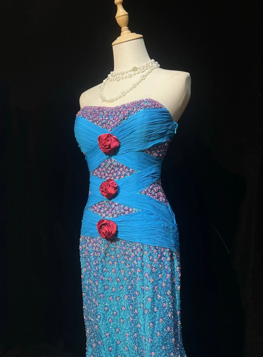 Wunderschöne Abiballkleider Meerjungfrau Trägerlos Blau mit Perlen Lang Festliches Kleid N2928