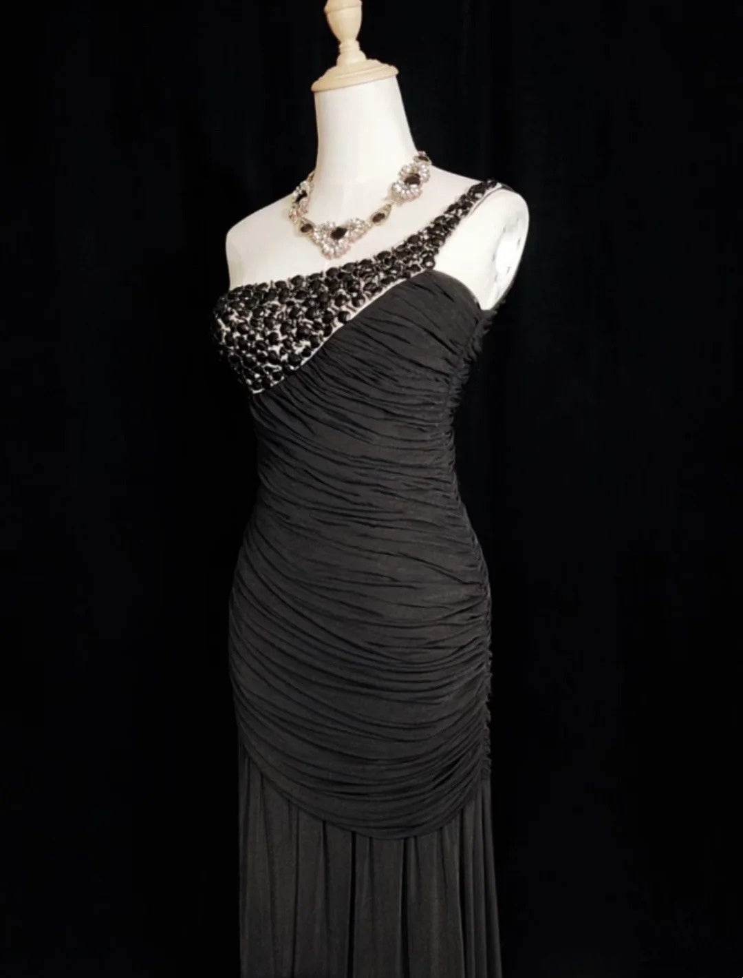 Vintage Abschlussballkleider Meerjungfrau One-Shoulder Black Tie Kleid Chiffon 70er Jahre mit Perlen Rückenfrei Langes Abendkleid N2522