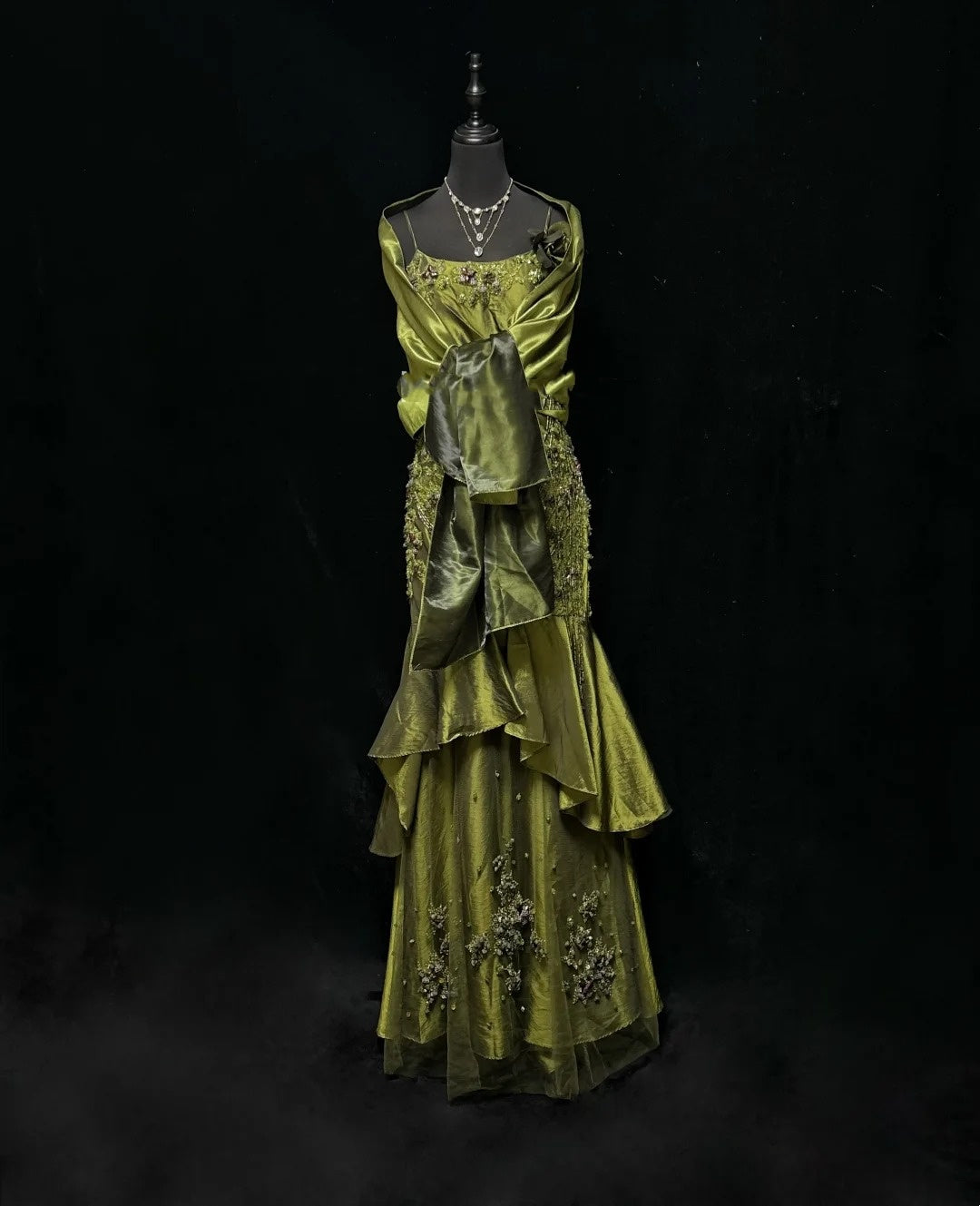 Robe de bal longue en satin vert olive à fines bretelles, style sirène vintage des années 2000 N2575