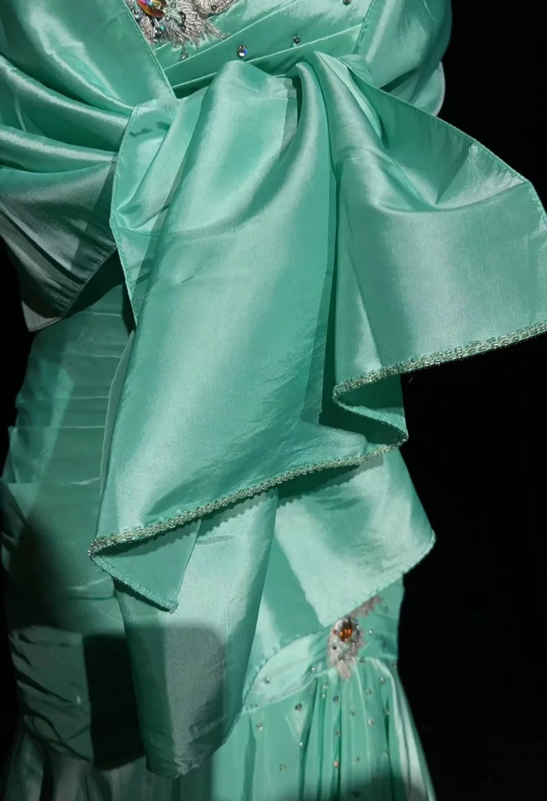 Vintage Ballkleider Meerjungfrau One Shoulder Mintgrün mit Spitze Perlen Cape Langes Formelles Kleid N2463