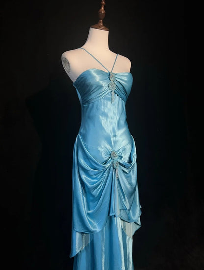 Bescheidene Abschlussballkleider Meerjungfrau Neckholder Blau Satin Ärmellos Mit Rüschen Formales Abendkleid N3828