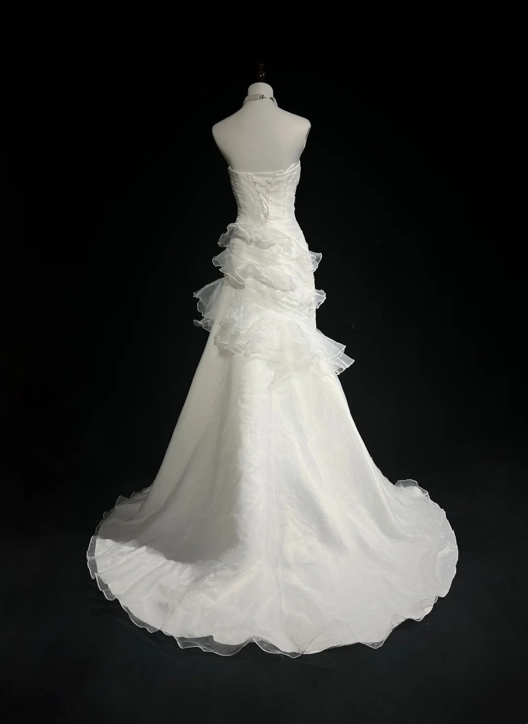 Einzigartige Hochzeitskleider Meerjungfrau Trägerlos Ärmellos Weiß Langes Brautkleid N3125