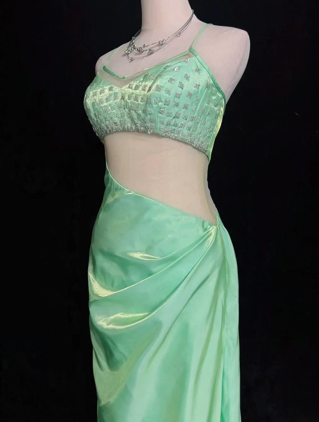 Robes de bal de promo glamour gothiques Robe de soirée semi-formelle sans manches vert menthe à bretelles spaghetti et perles N3801