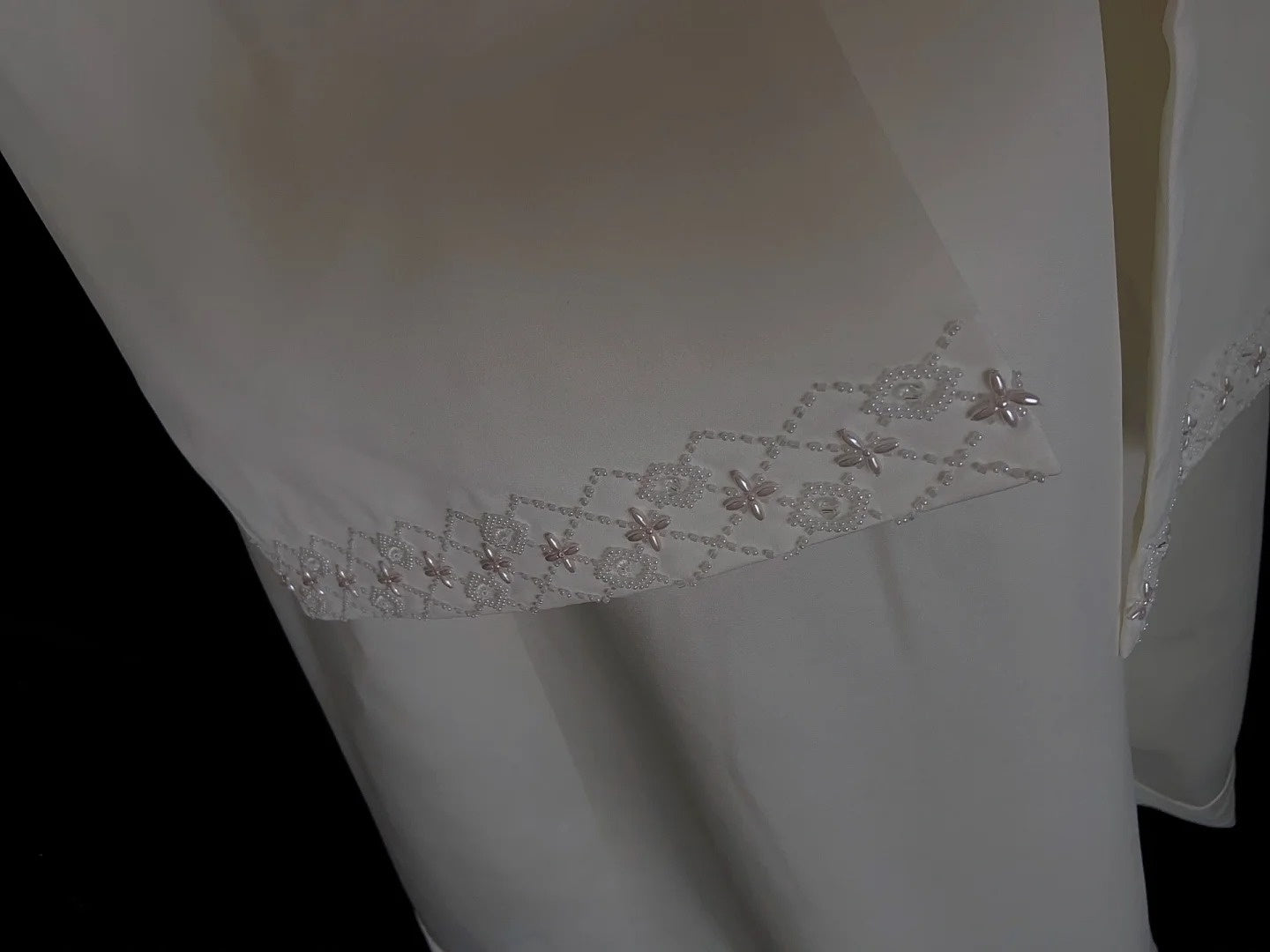 Bescheidene Ballkleider Inspo A-Linie Spaghettiträger Weißer Satin mit Cape für Damen Abendkleid N3222