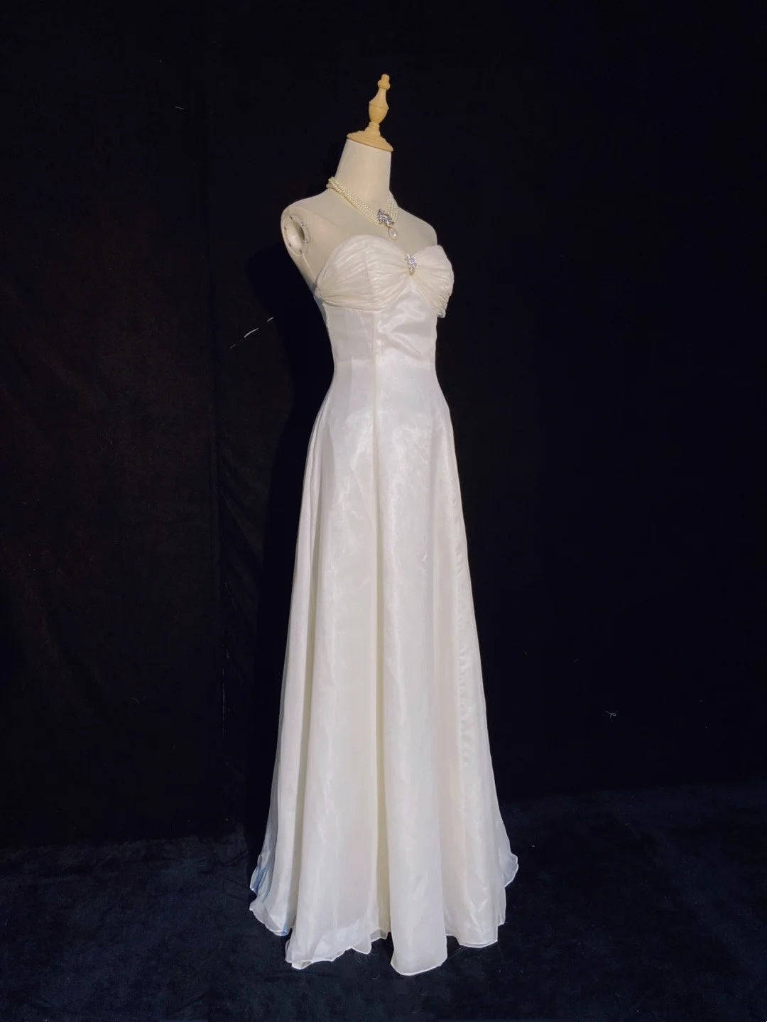 Belles Robes de Bal Coupe Empire Bustier Cœur en Mousseline Blanche avec Volants Longues Tenues de Soirée N3335