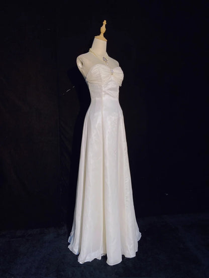 Belles Robes de Bal Coupe Empire Bustier Cœur en Mousseline Blanche avec Volants Longues Tenues de Soirée N3335