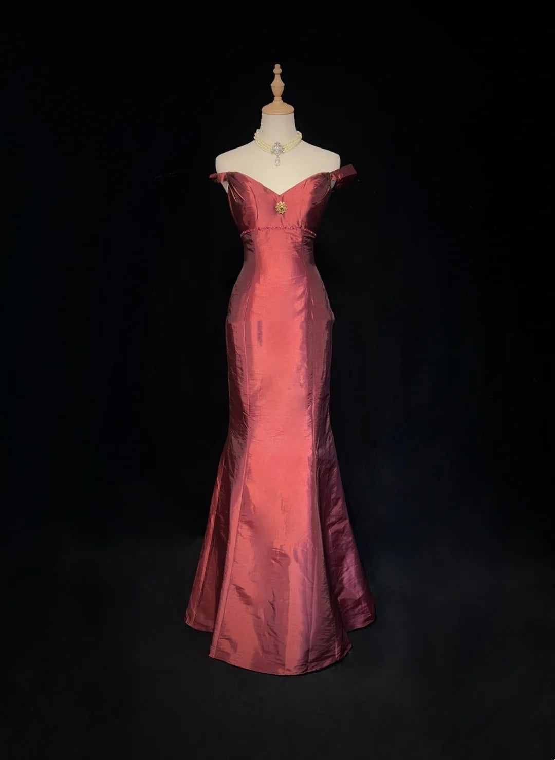 Glamouröse Ballkleider Meerjungfrau schulterfrei Rostrot mit Perlen Abendkleid N2874