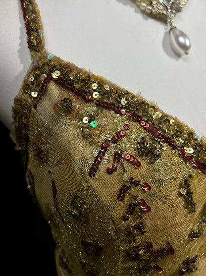 Vintage Prom Dresses A-Linie Spaghettiträger Gold Satin mit Rüschen Perlenstickerei Langes Abendkleid N2501