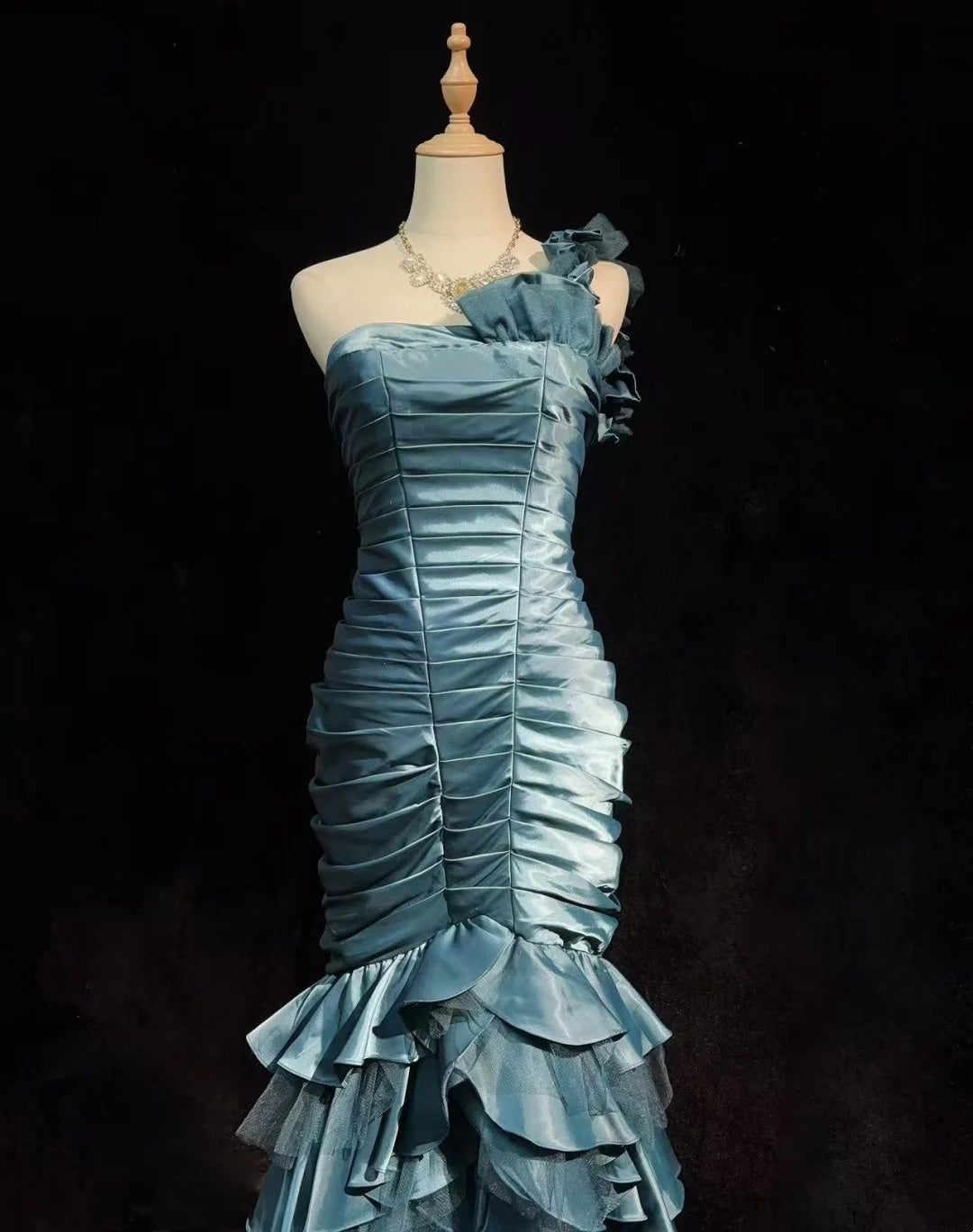 Robe de soirée longue sirène vintage, asymétrique, en satin bleu poudré avec plis, sans manches, pour anniversaire ou bal de promo N2442