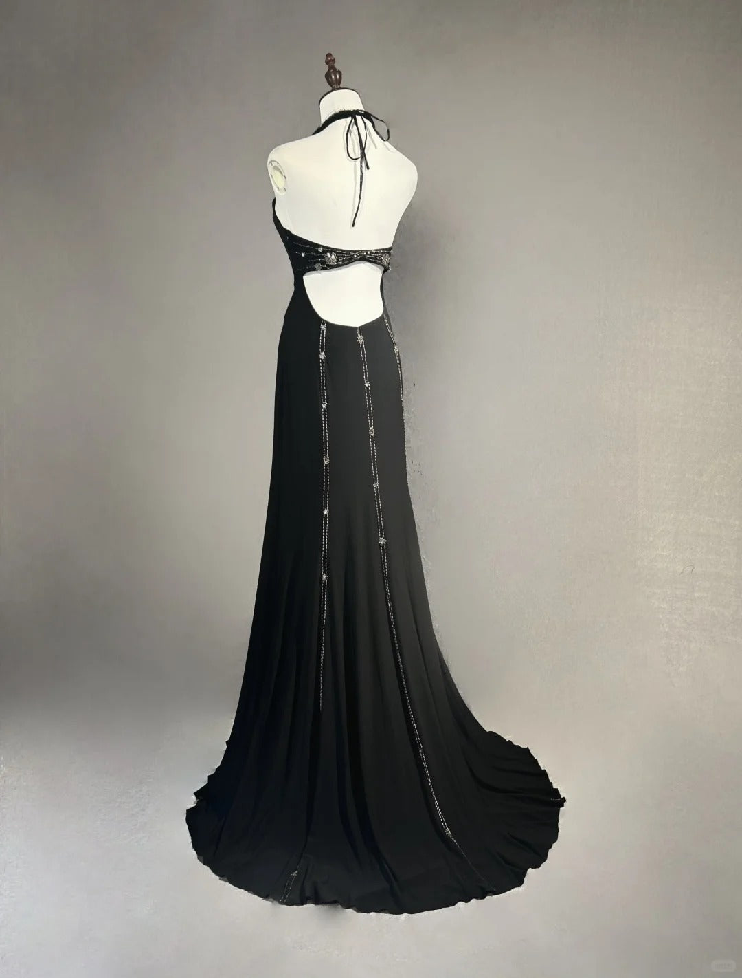 Vintage Ballkleider Meerjungfrau Neckholder Kleines Schwarzes Kleid mit Rüschen Lange Abendgarderobe N3446