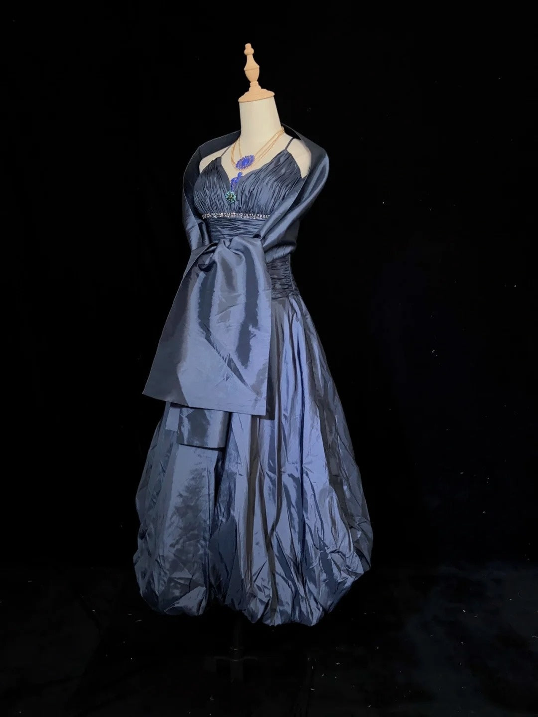 Zeitlose Ballkleider Trägerlos Marineblau Taft mit Perlenumhang Abendgarderobe N3287