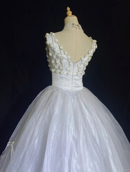 Timeless Wedding Dresses Ball Gown V Neck White Tulle With Flowers Long Brides Gown N3475